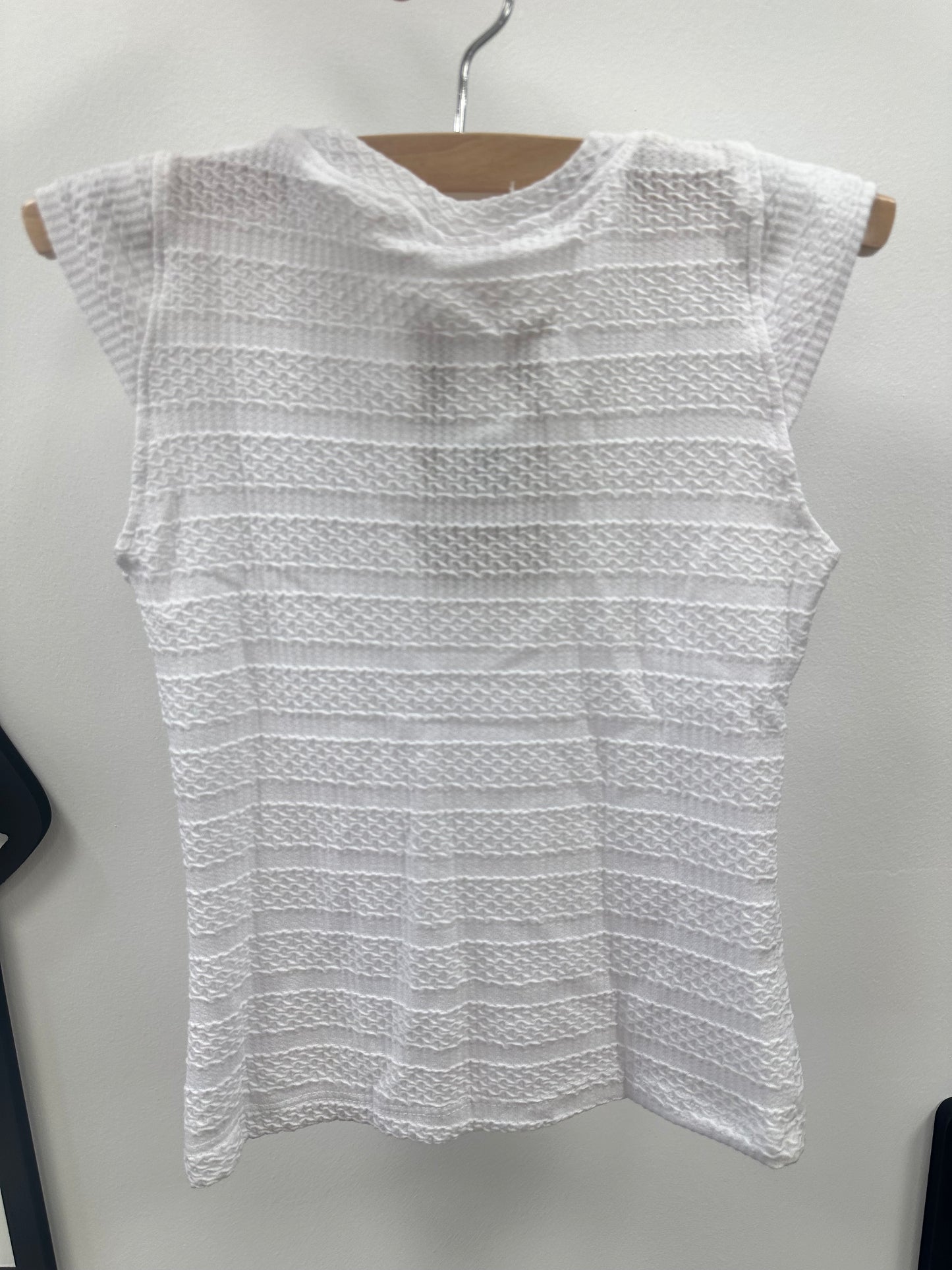 CK-Blusa Pin Flor o Corona Blanco